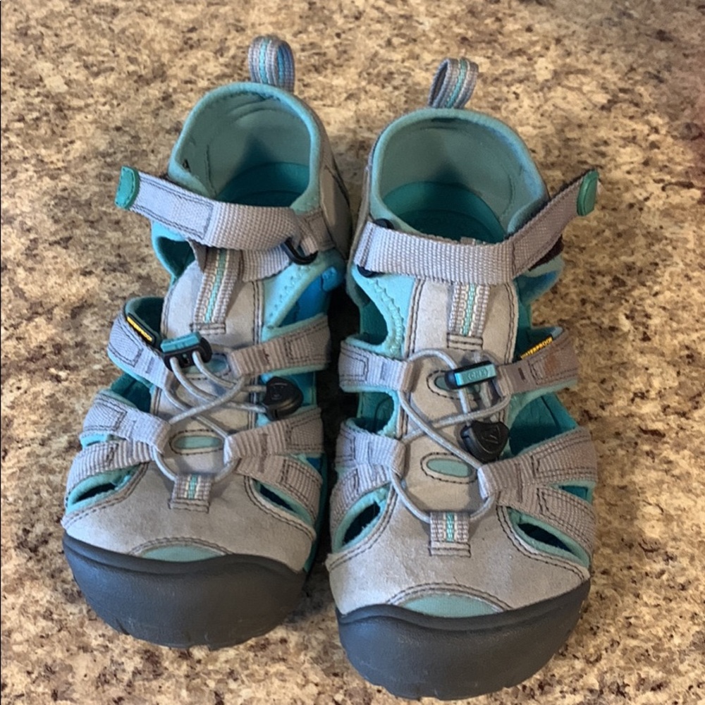 Girls sandals